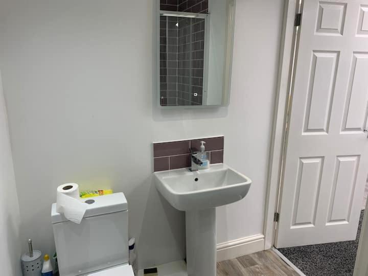Huge Studio Close To City Centre With Free Secure Parking Leeds  Zewnętrze zdjęcie