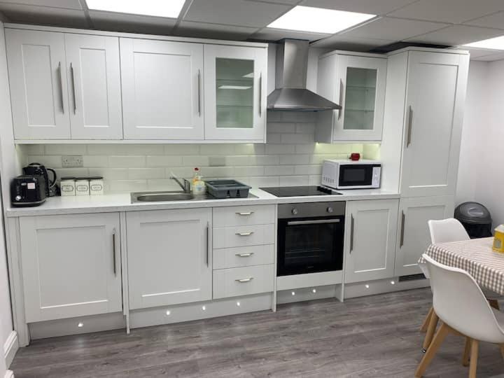 Huge Studio Close To City Centre With Free Secure Parking Leeds  Zewnętrze zdjęcie