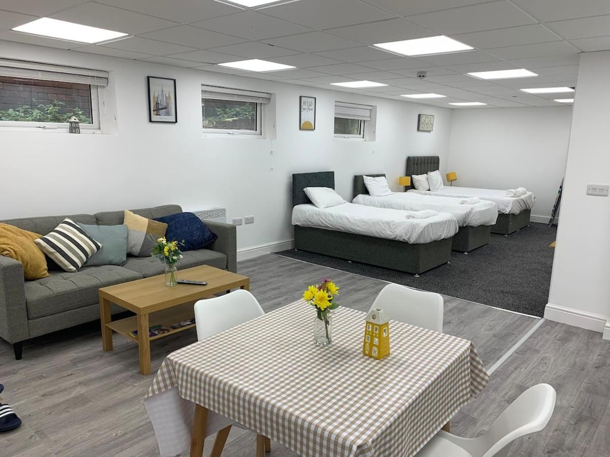 Huge Studio Close To City Centre With Free Secure Parking Leeds  Zewnętrze zdjęcie