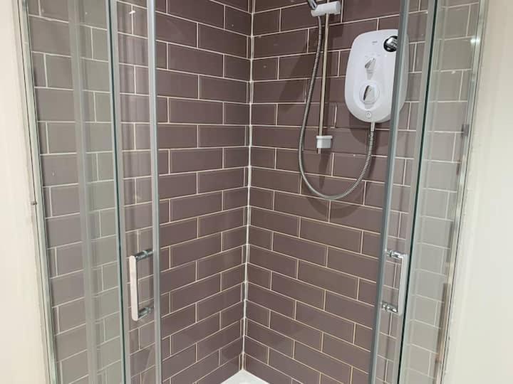 Huge Studio Close To City Centre With Free Secure Parking Leeds  Zewnętrze zdjęcie