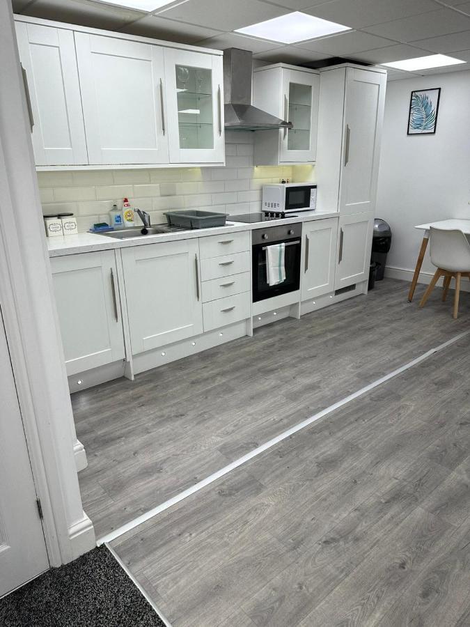 Huge Studio Close To City Centre With Free Secure Parking Leeds  Zewnętrze zdjęcie